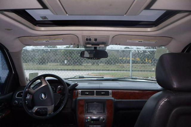 Photo of 2013 White Chevrolet Suburban