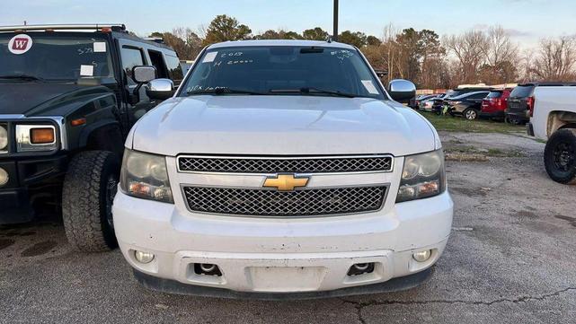 Photo of 2013 White Chevrolet Suburban