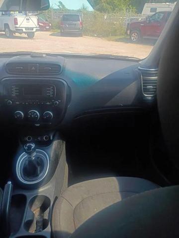Photo of 2016 Bright Silver Kia Soul
