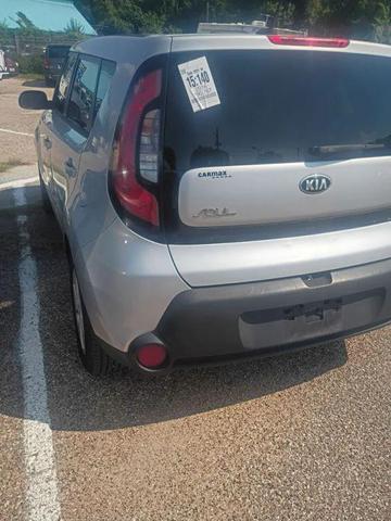 Photo of 2016 Bright Silver Kia Soul
