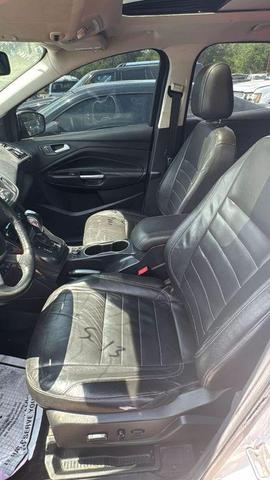 Photo of 2015 White Platinum Metallic Tri-Coat Ford Escape