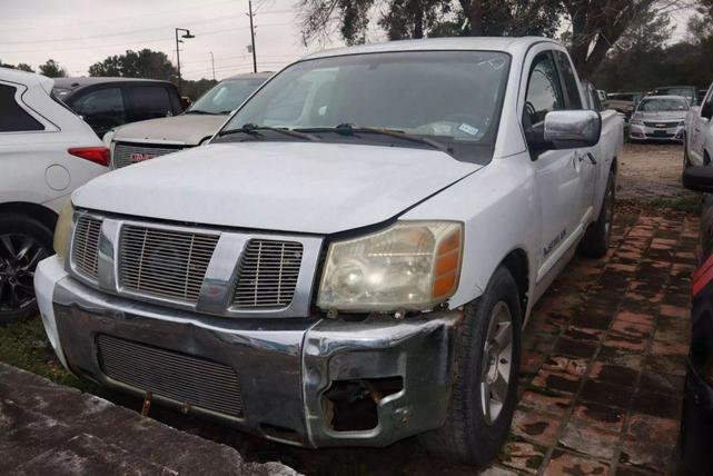 Photo of 2005 White Nissan Titan