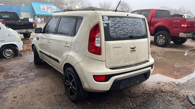 Photo of 2013 Clear White Kia Soul