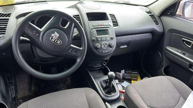 Photo of 2013 Clear White Kia Soul