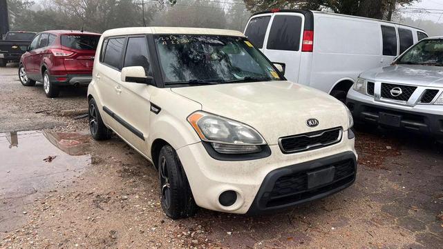 Photo of 2013 Clear White Kia Soul