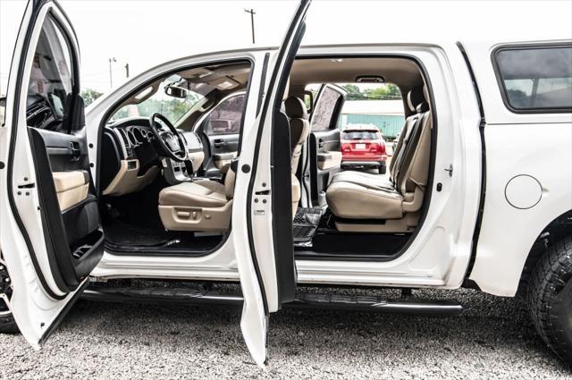 Photo of 2013 Super White Toyota Tundra