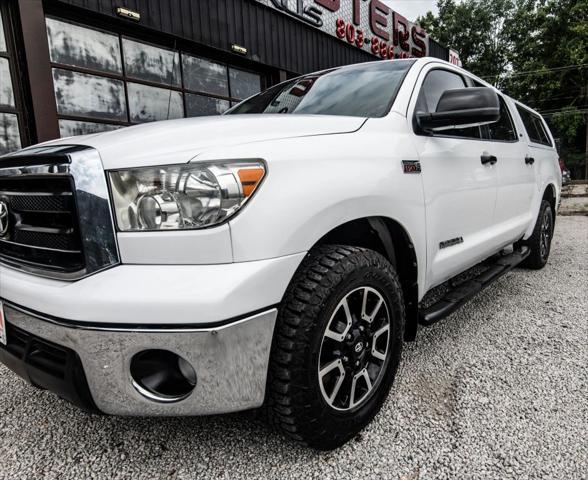 Photo of 2013 Super White Toyota Tundra