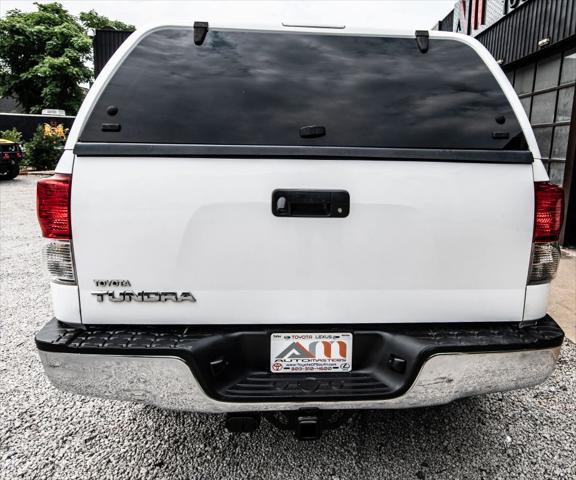 Photo of 2013 Super White Toyota Tundra