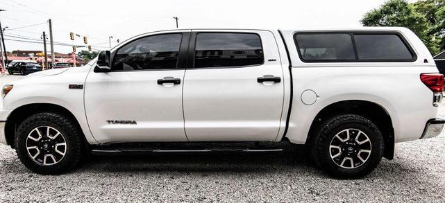 Photo of 2013 Super White Toyota Tundra