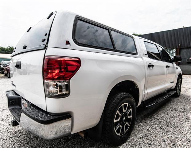 Photo of 2013 Super White Toyota Tundra