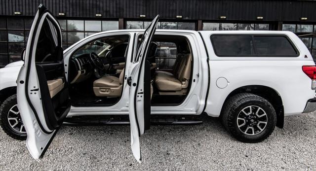 Photo of 2013 Super White Toyota Tundra