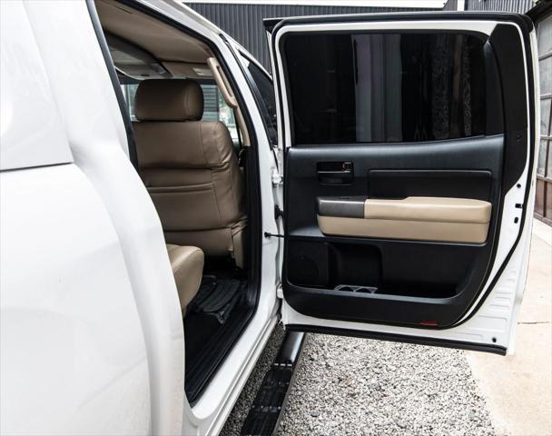 Photo of 2013 Super White Toyota Tundra