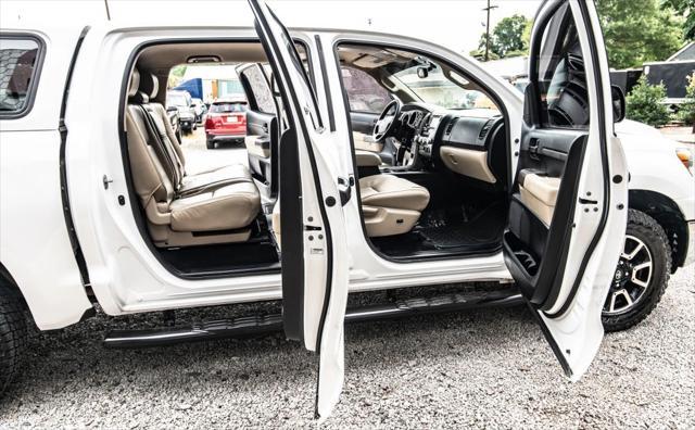 Photo of 2013 Super White Toyota Tundra