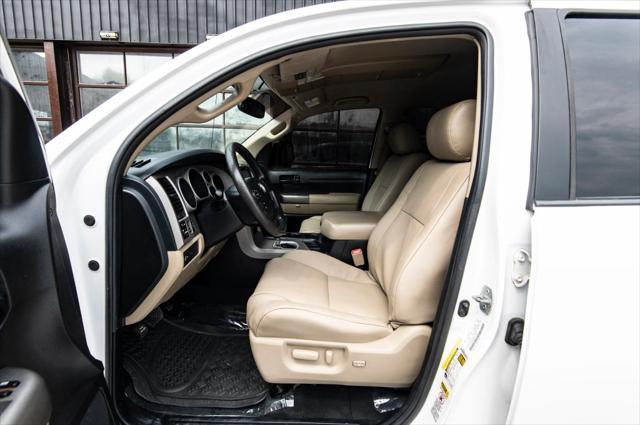 Photo of 2013 Super White Toyota Tundra