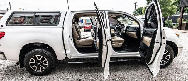 Photo of 2013 Super White Toyota Tundra