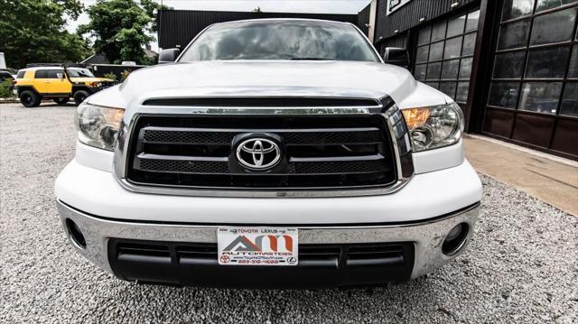 Photo of 2013 Super White Toyota Tundra