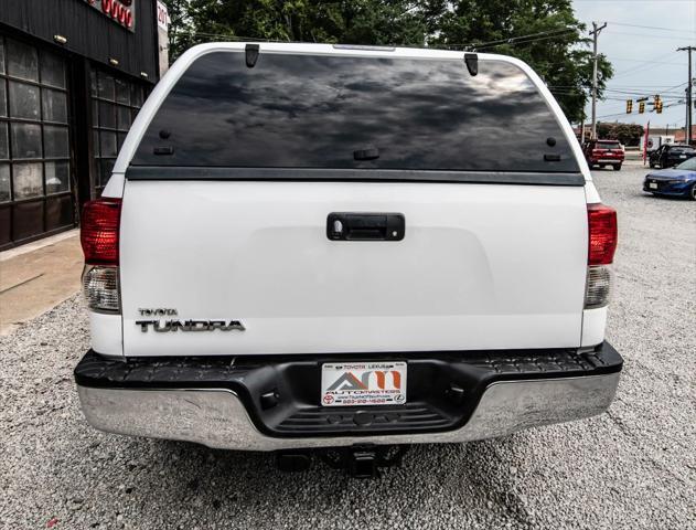 Photo of 2013 Super White Toyota Tundra