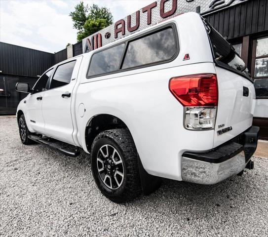 Photo of 2013 Super White Toyota Tundra