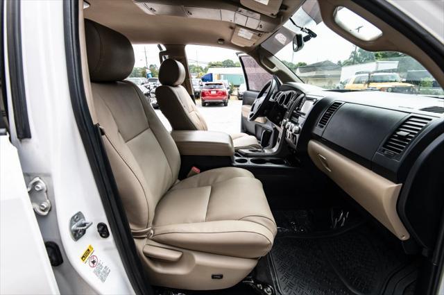 Photo of 2013 Super White Toyota Tundra
