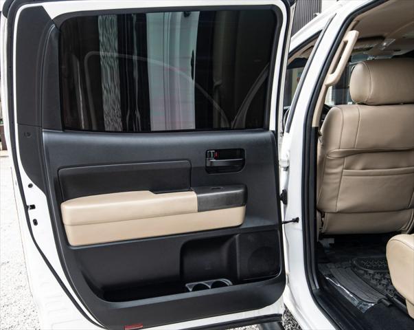 Photo of 2013 Super White Toyota Tundra