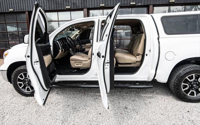 Photo of 2013 Super White Toyota Tundra