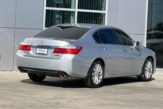 Photo of 2015 Champagne Honda Accord