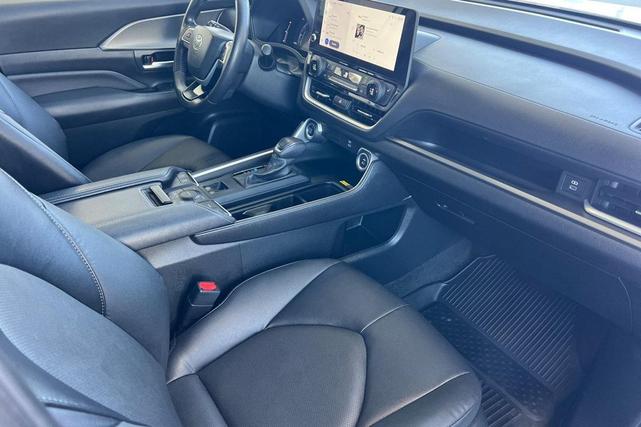 Photo of 2024 0089 Toyota Grand Highlander