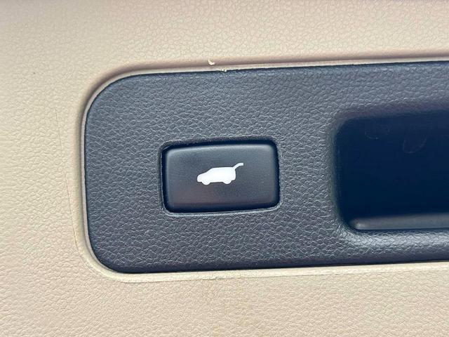 Photo of 2015 White Honda Odyssey