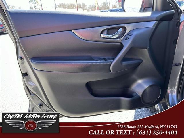 Photo of 2015 Gun Metallic Nissan Rogue