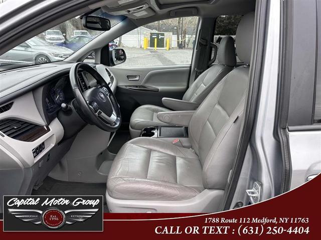 Photo of 2017 Gray Toyota Sienna