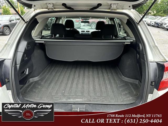 Photo of 2018 White Subaru Outback