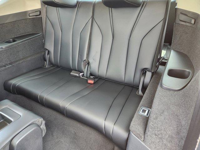 Photo of 2025 Platinum White Pearl Acura MDX
