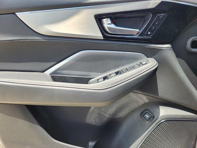 Photo of 2025 Platinum White Pearl Acura MDX