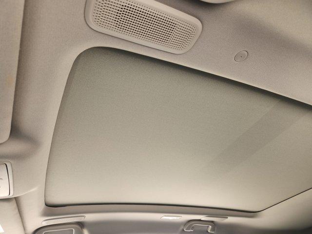 Photo of 2025 Platinum White Pearl Acura MDX