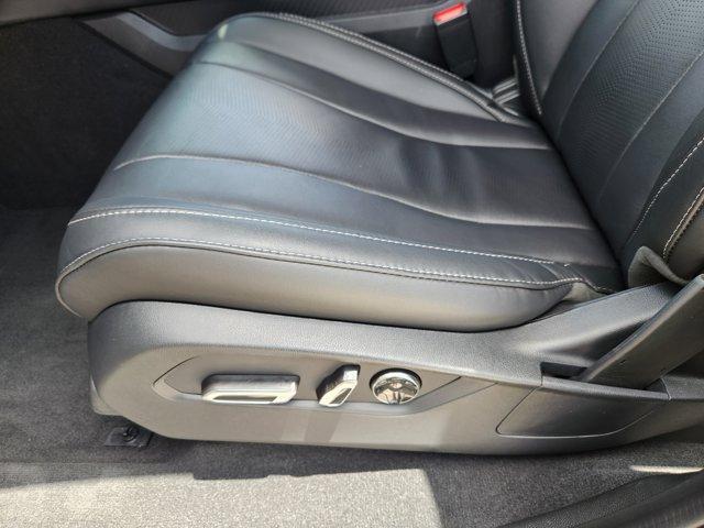 Photo of 2025 Platinum White Pearl Acura MDX