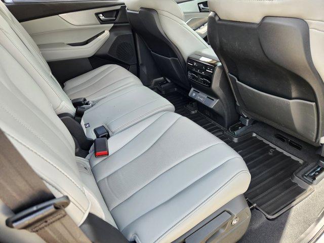 Photo of 2024 Lunar Silver Metallic Acura MDX