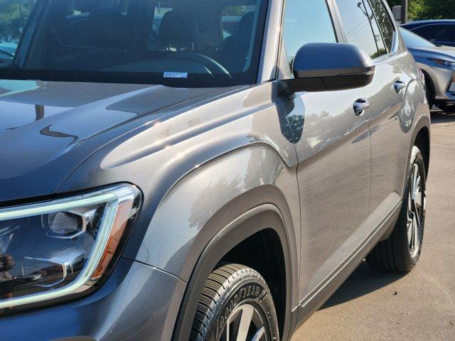 Photo of 2024 Platinum Gray Metallic Volkswagen Atlas