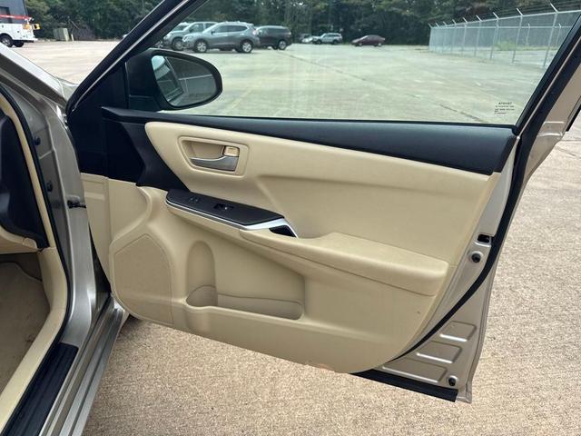 Photo of 2015 Creme Brulee Mica Toyota Camry
