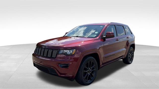 Photo of 2018 Velvet Red Pearlcoat Jeep Grand Cherokee