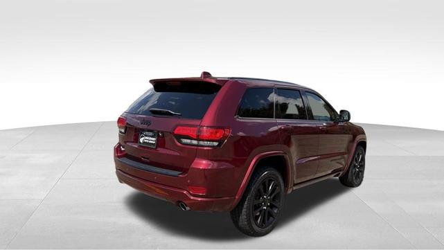 Photo of 2018 Velvet Red Pearlcoat Jeep Grand Cherokee