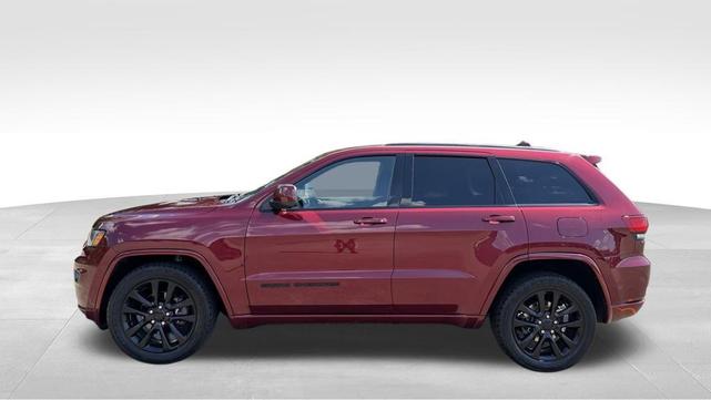 Photo of 2018 Velvet Red Pearlcoat Jeep Grand Cherokee