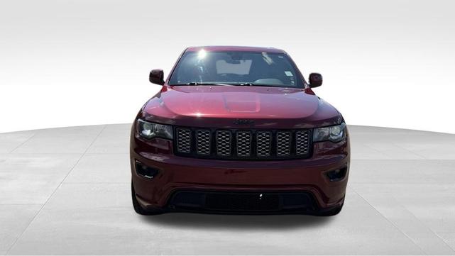 Photo of 2018 Velvet Red Pearlcoat Jeep Grand Cherokee