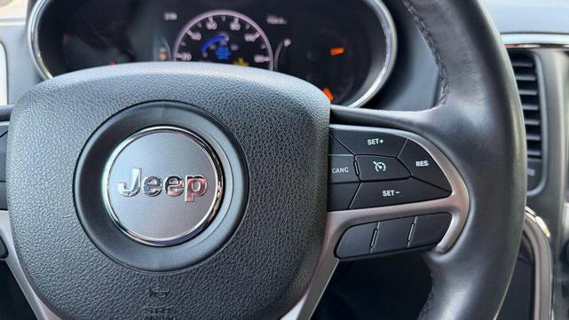 Photo of 2018 Velvet Red Pearlcoat Jeep Grand Cherokee