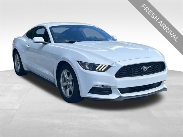 Photo of 2017 Oxford White Ford Mustang