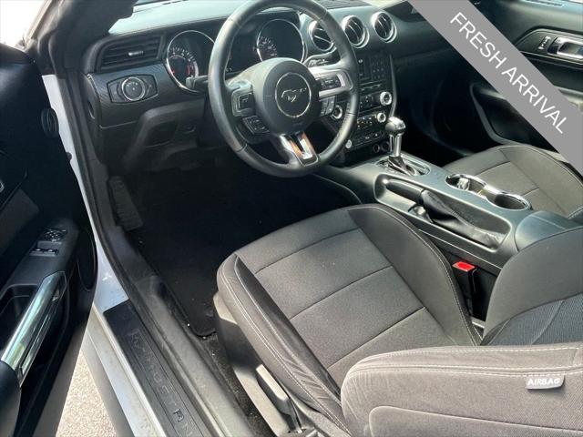 Photo of 2017 Oxford White Ford Mustang
