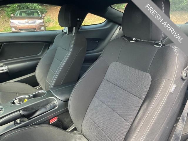 Photo of 2017 Oxford White Ford Mustang