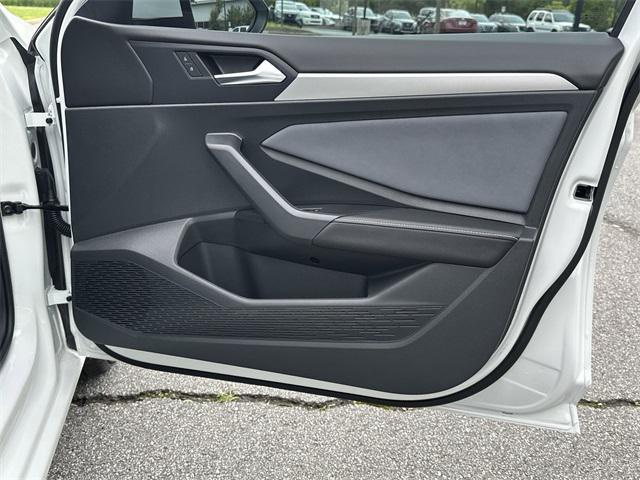 Photo of 2025 Pure White Volkswagen Jetta