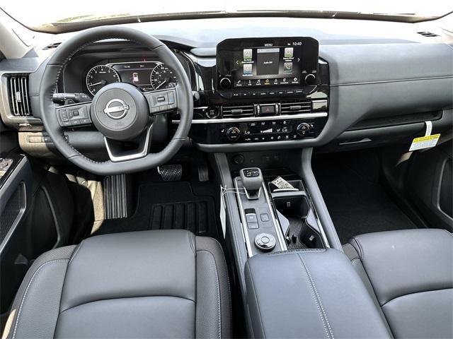 Photo of 2025 Super Black Nissan Pathfinder