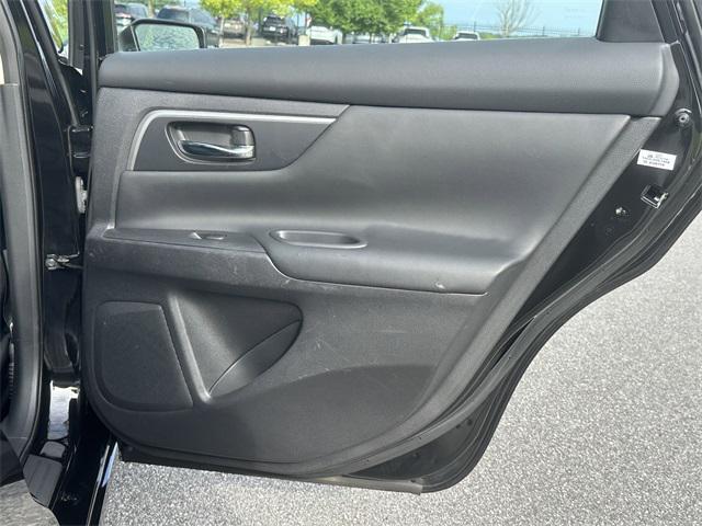 Photo of 2016 Super Black Nissan Altima