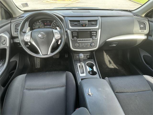 Photo of 2016 Super Black Nissan Altima